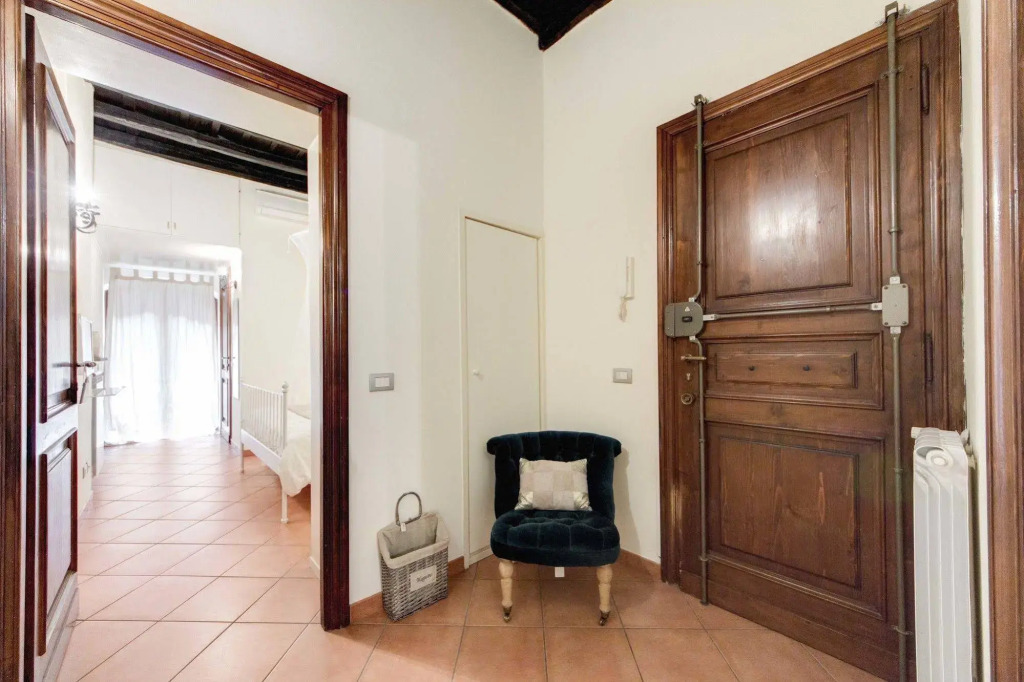 Elegant Apartment Behind the Colosseum