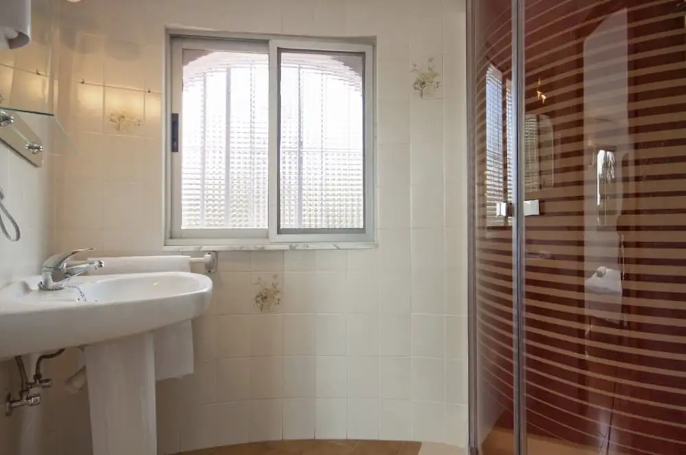 Villa - 12 Bedrooms with Pool and WiFi - 104986