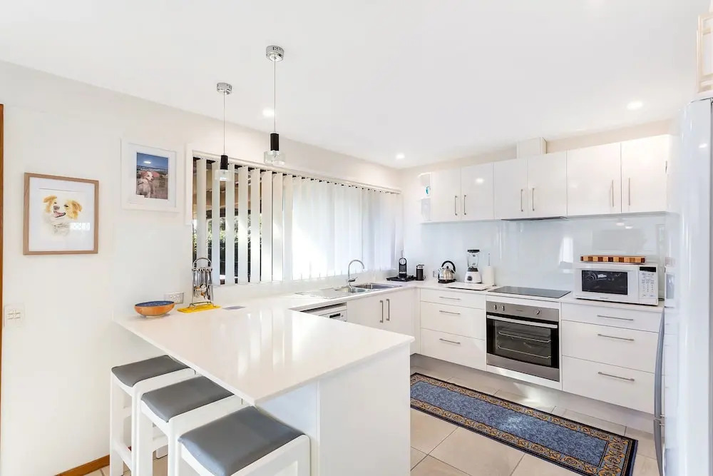 Campbell Avenue, 28