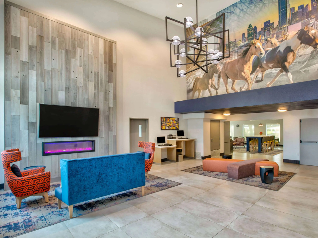 La Quinta by Wyndham Dallas - Las Colinas