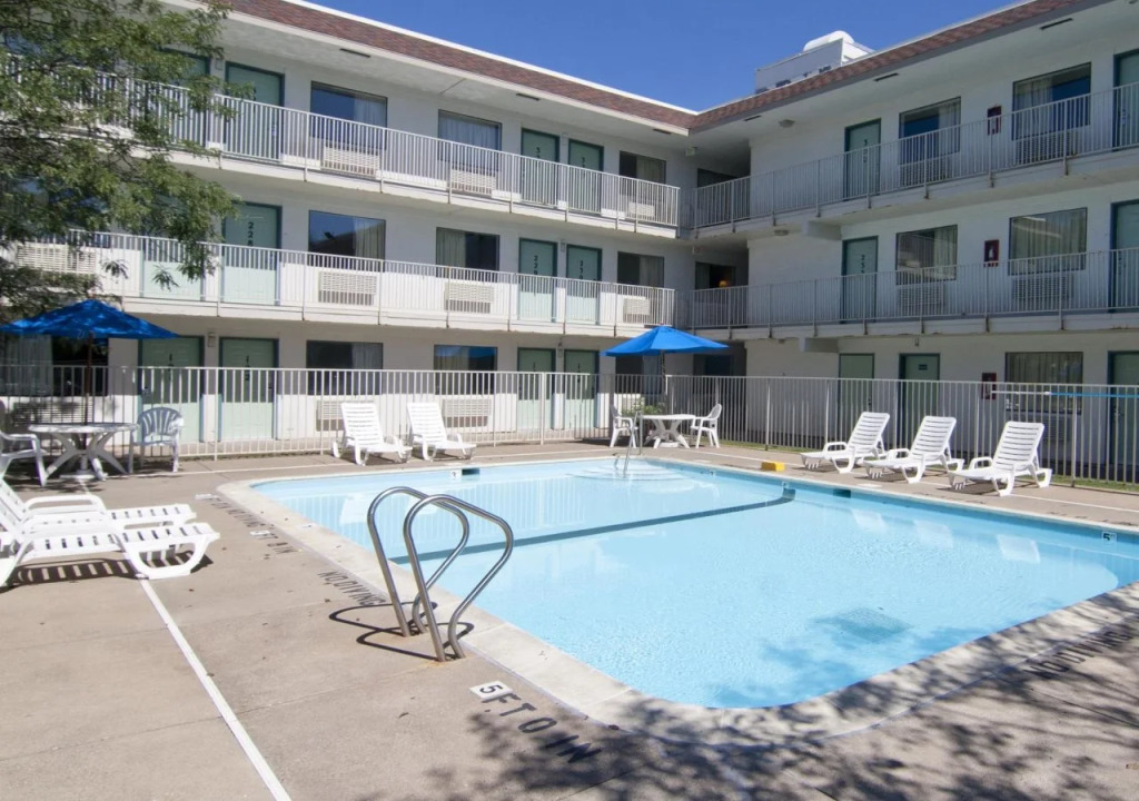 Motel 6-Roseville, MN - Minneapolis North