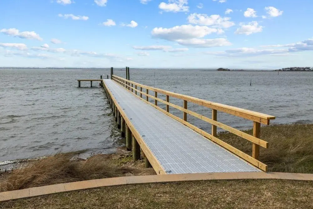 Sunset Bay Retreat 4 Bedroom Home by RedAwning
