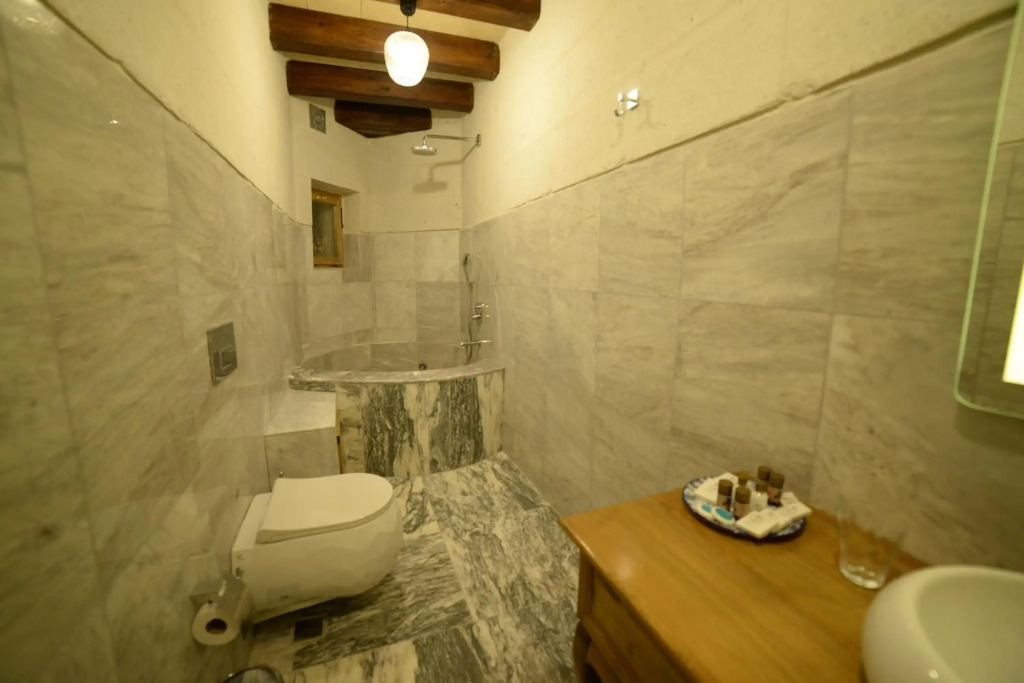 Crassus Cave Hotel