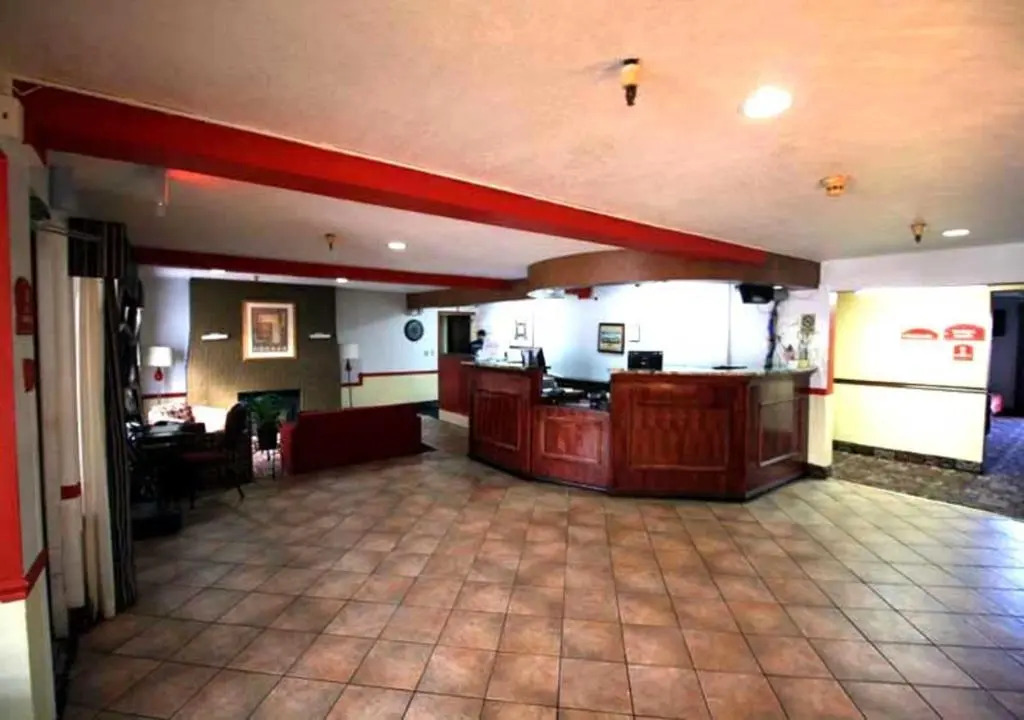 Norwood Inn and Suites - Roseville
