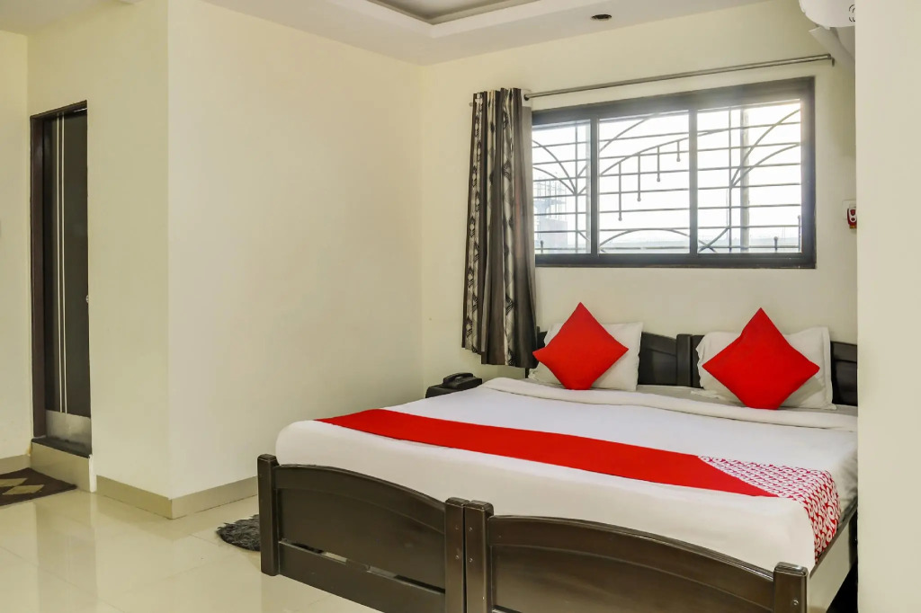 OYO 73552  The Nakshatra Hotel