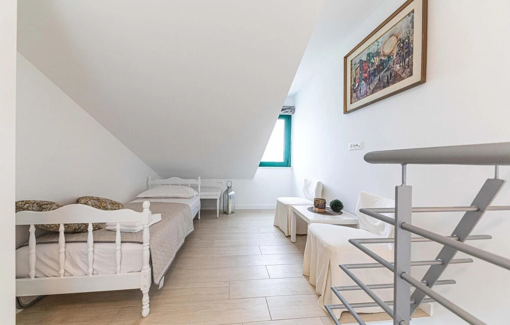 2 Bedroom Beach Front Home In Okrug Gornji
