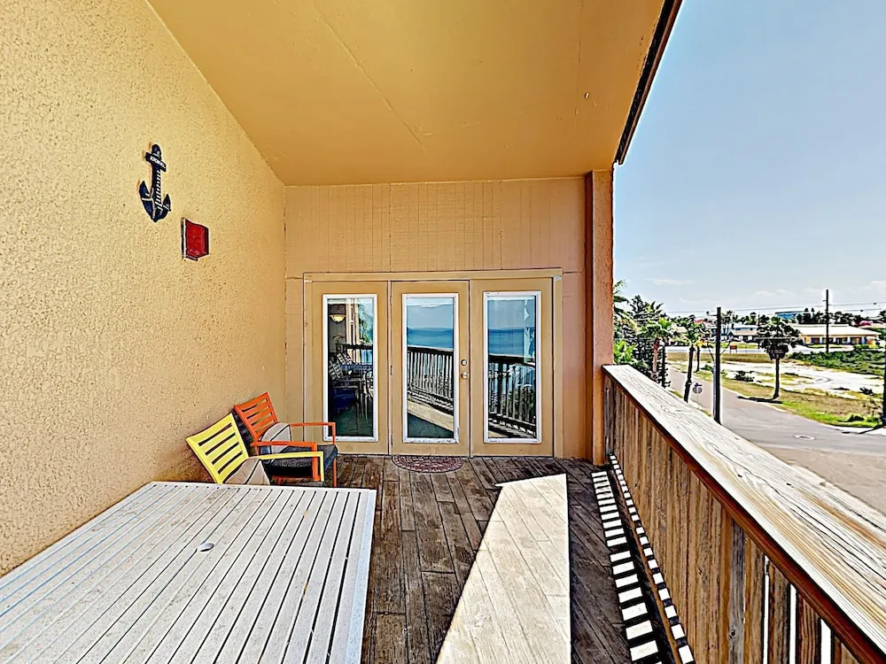Laguna #305 - 2 Br Condo