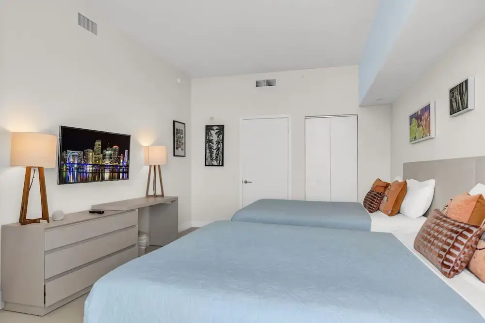 Luxury Penthouse! 4 BDR With Resort Amenities
