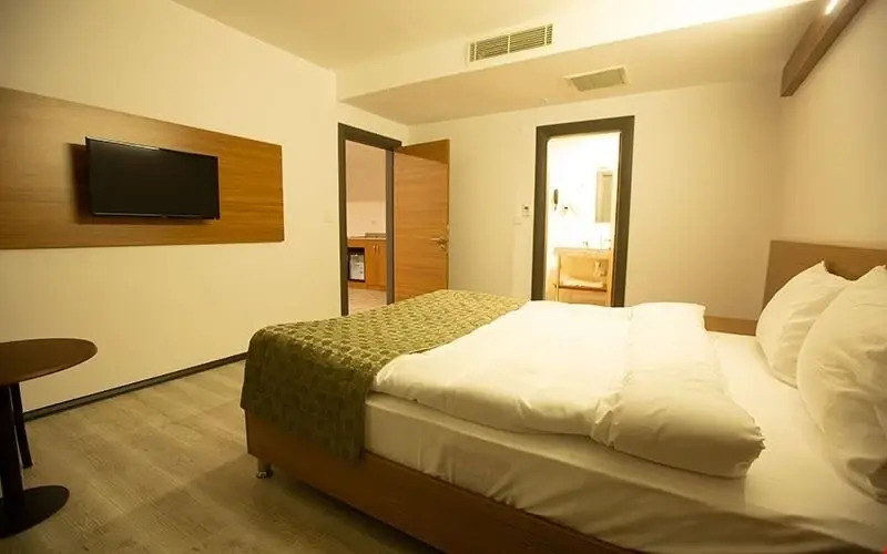 BUSINESS EXPRESS HOTEL