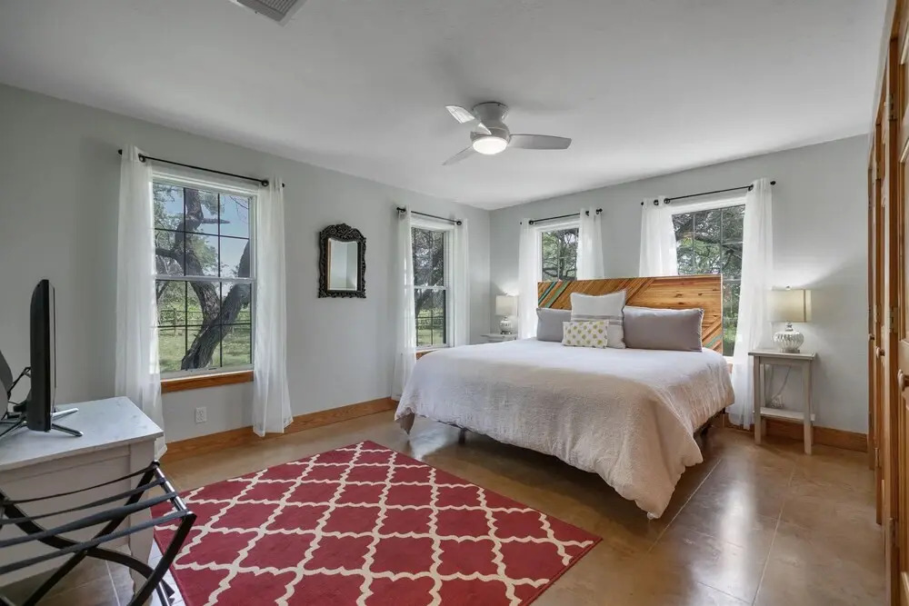 New! Gorgeous Home W/grill&views!