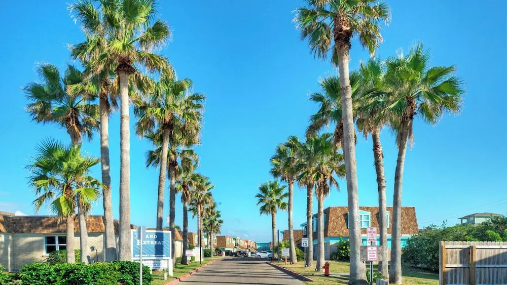 Sleeps 18 2 Beachfront Condos, Pool, Pickleball Courts Island Retreat