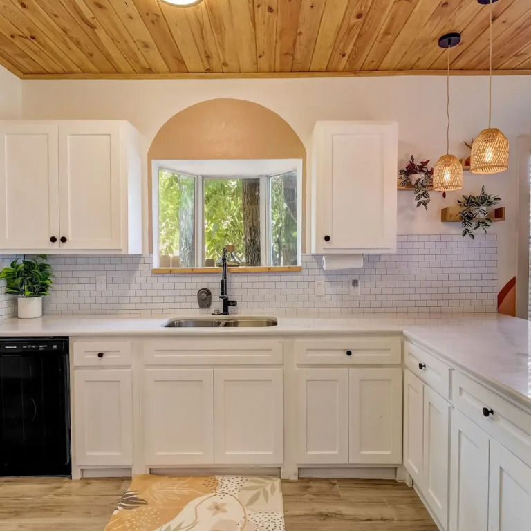 The Retro Retreat - Close to Downtown Fort Sam
