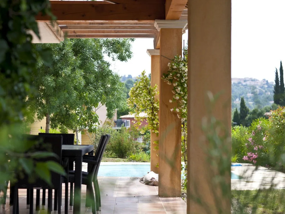 Neat Apartment With Dishwasher, in the Middle of Provence