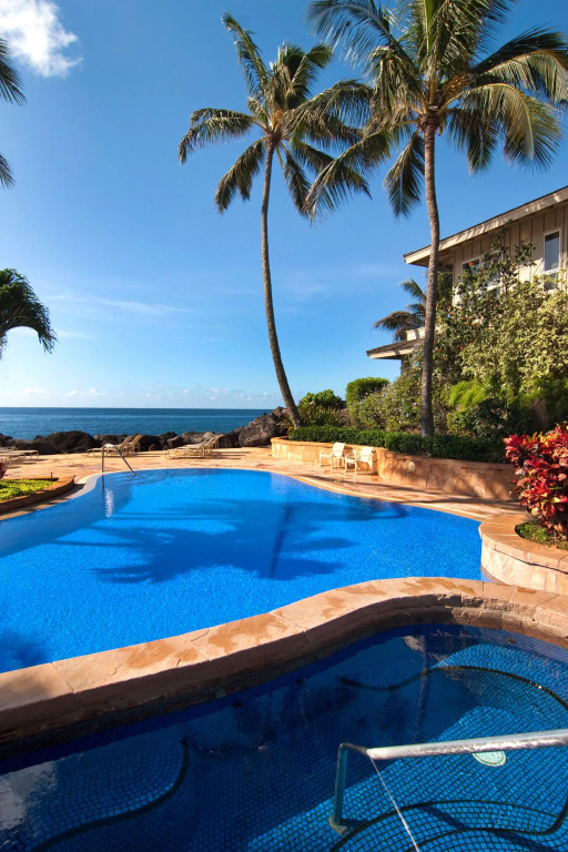 Whalers Cove Oceanfront Resort