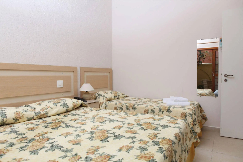 Beach Hotel Cambury