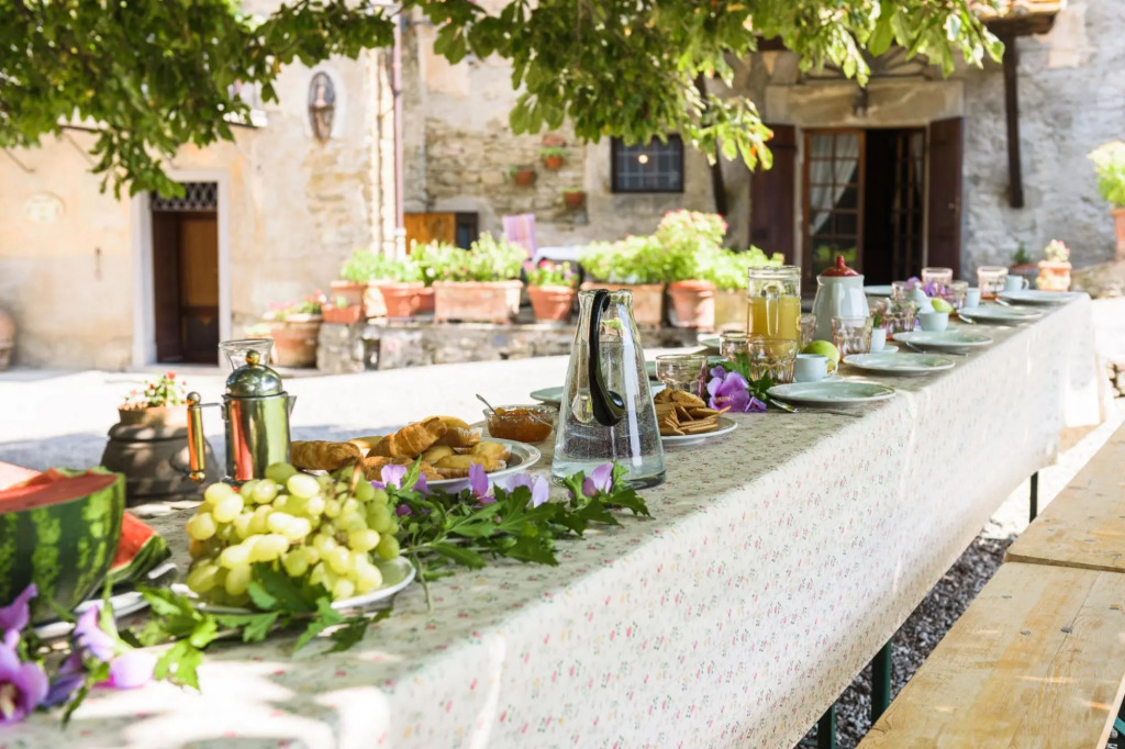 House only 4 km from Cortona, sleeps 12. Private pool, AC, Wi-Fi and small gym!-Villa Pergo