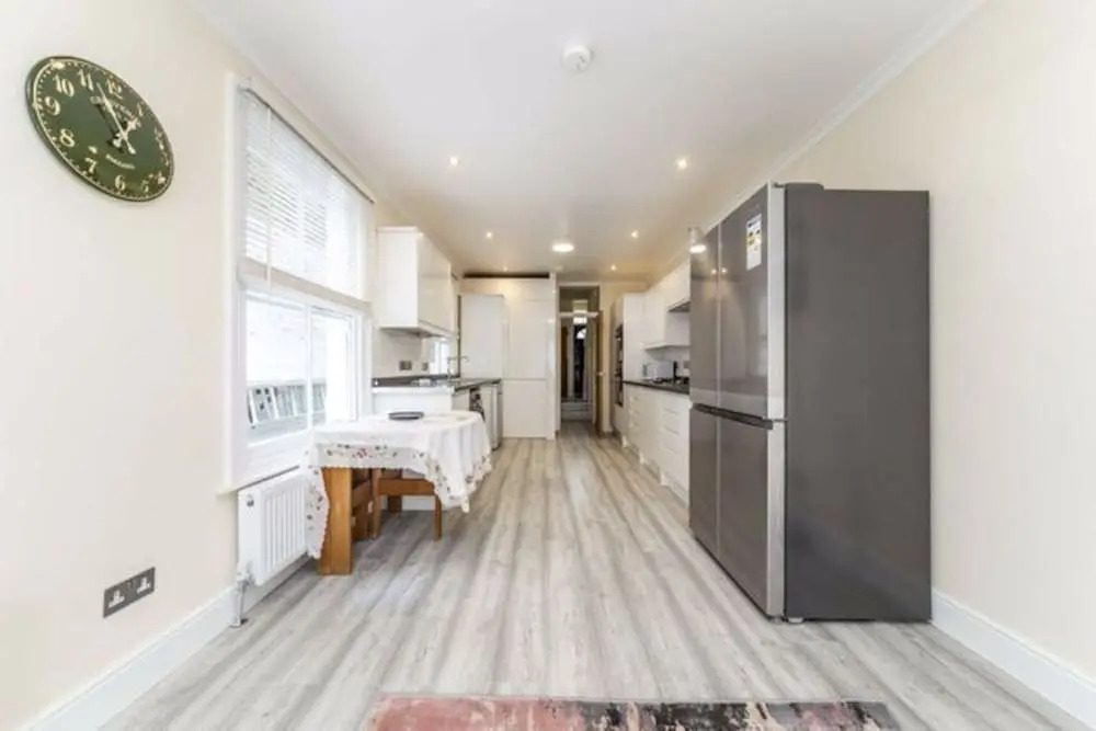 Inviting 6-bed House in London