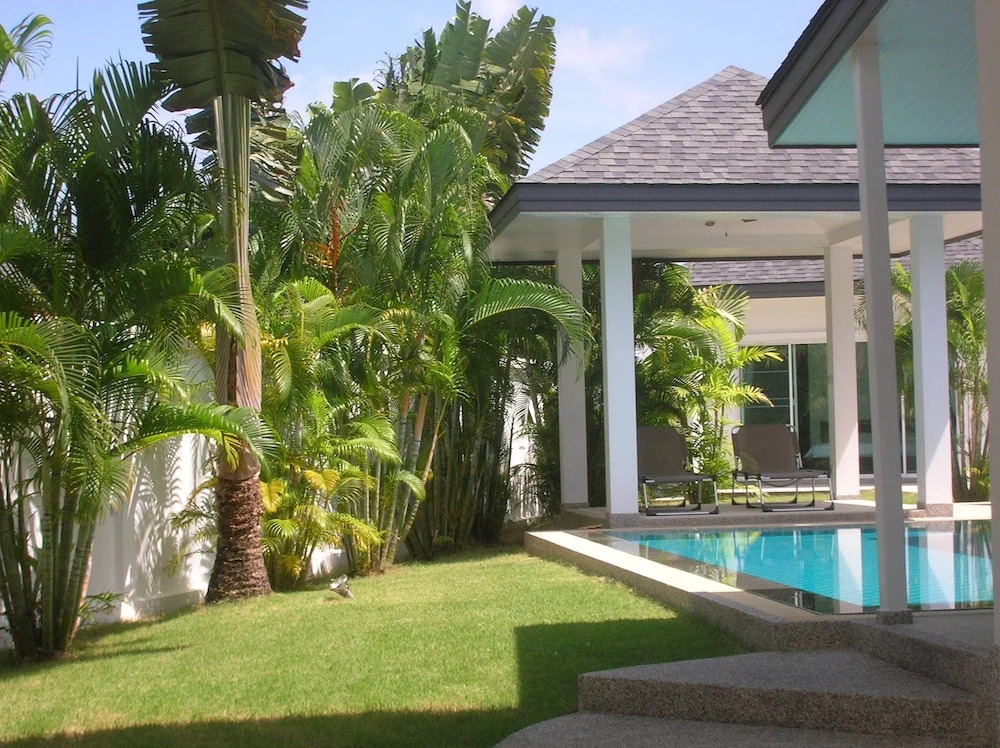 CasaBlue Pool Villa