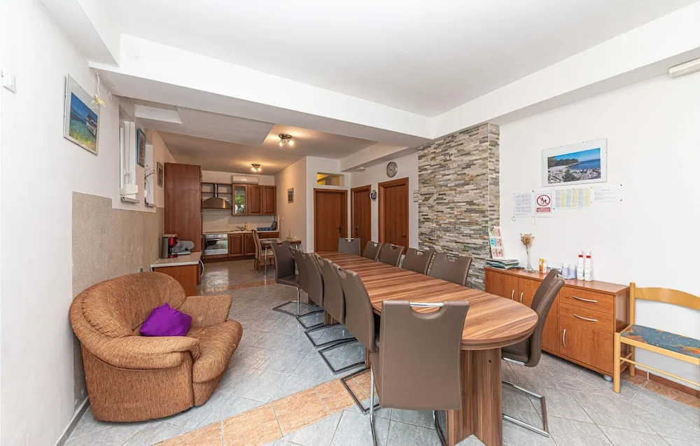 Beach Front Home In Okrug Donji