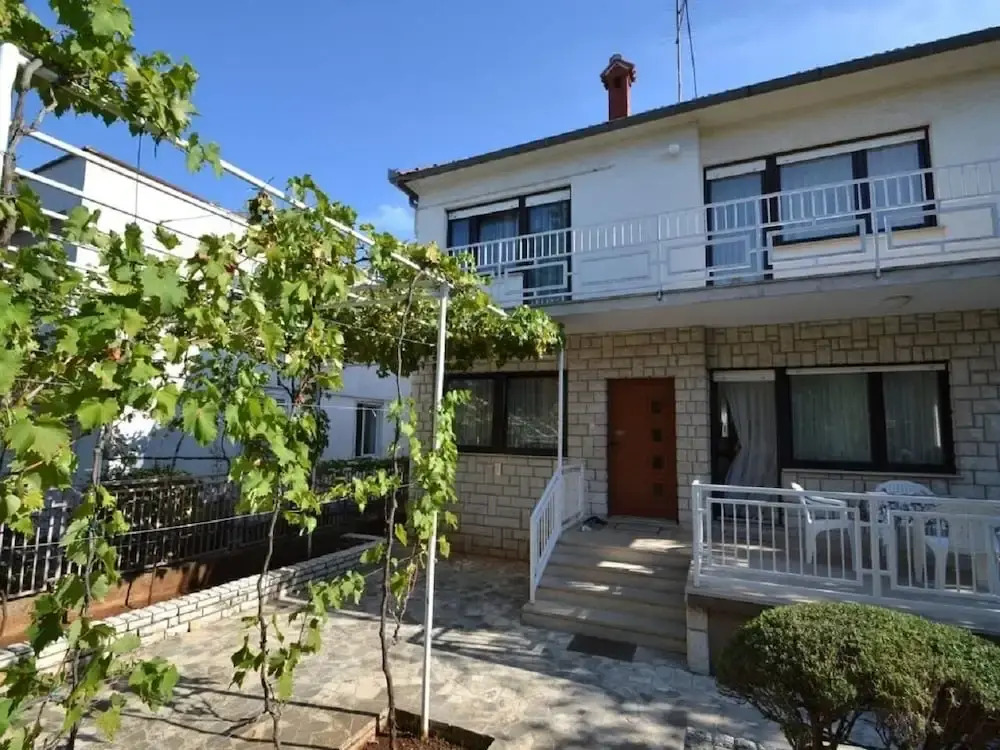 Ruža - Comfortable 2 Bedrooms Apartment - A1