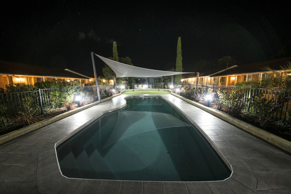 Best Western Plus All Settlers Motor Inn