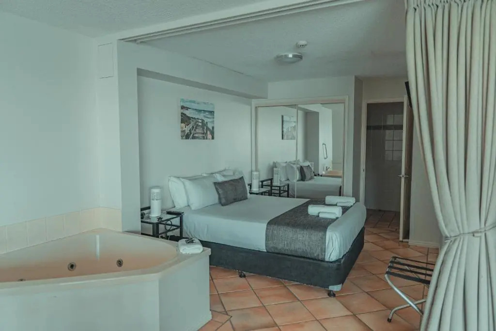 La Promenade Absolute Waterfront Apartments