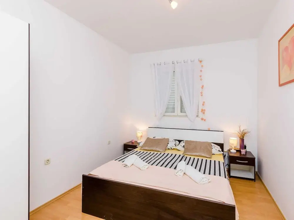 Apartment Antej - One Bedroom Apartment With Terrace and City View