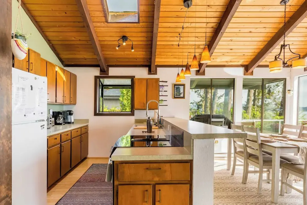 Whidbey Island Waterfront Home With Hot Tub & Sunset Views Saratoga Vista by Avantstay
