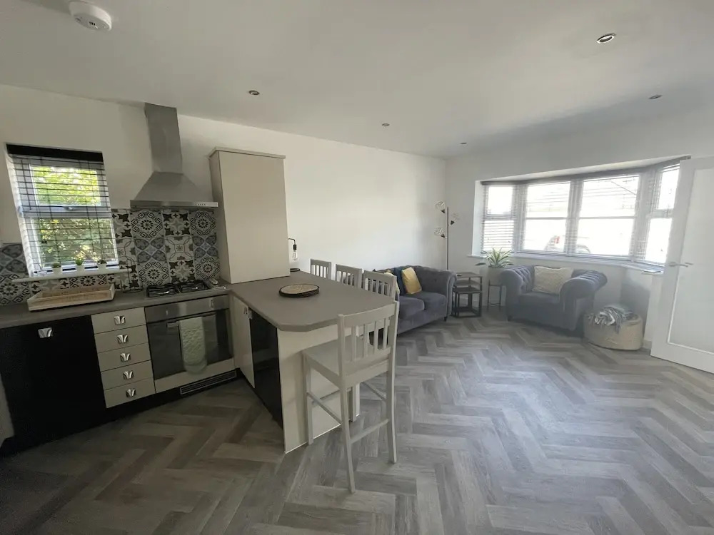 Beautiful 2 Bedroom House, Seasisde Location