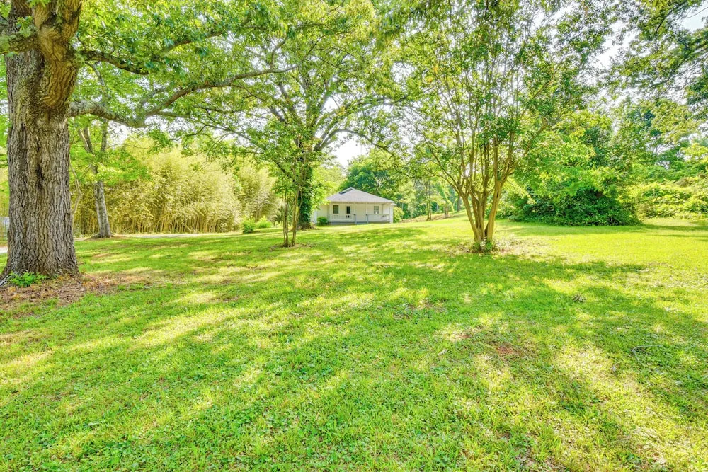 Seneca Vacation Rental w/ Grill Near Lake Hartwell
