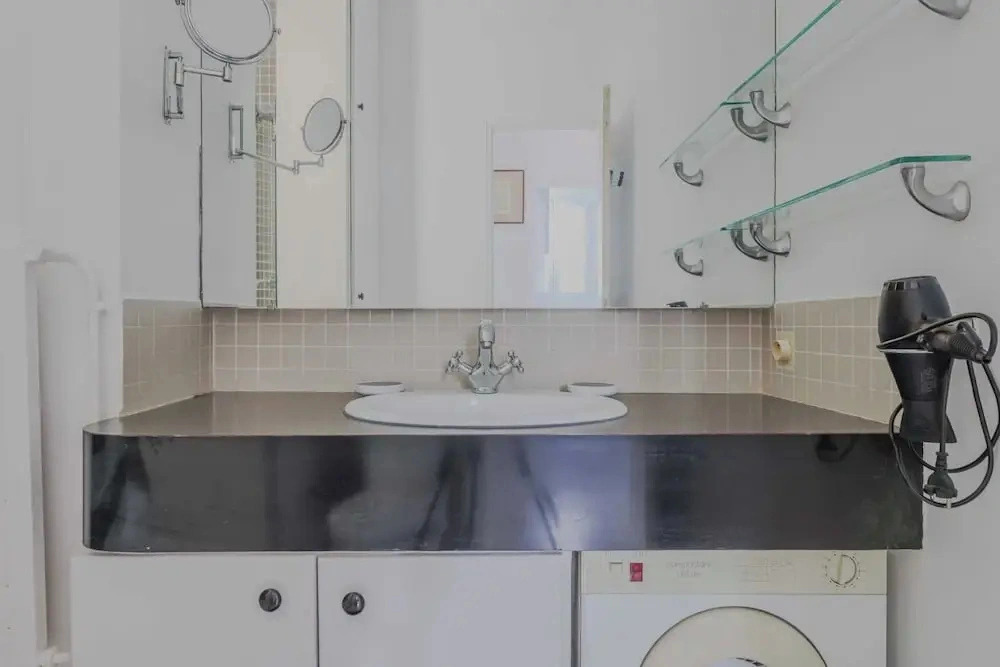 Magnificent Apartment- 2br/4p- Near Sacre-coeur