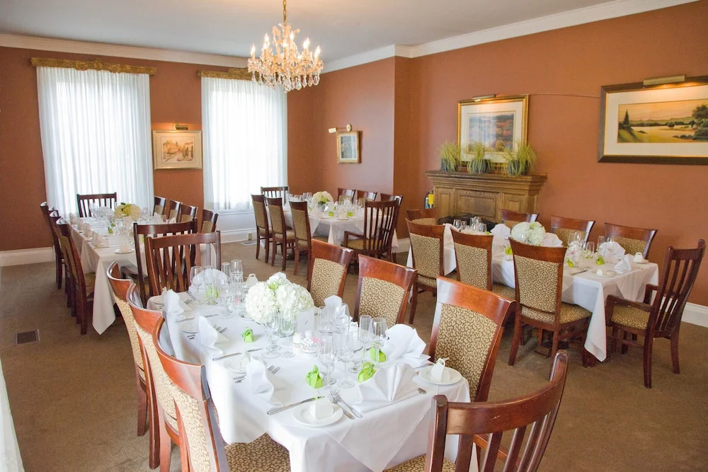 The Woodlawn Inn