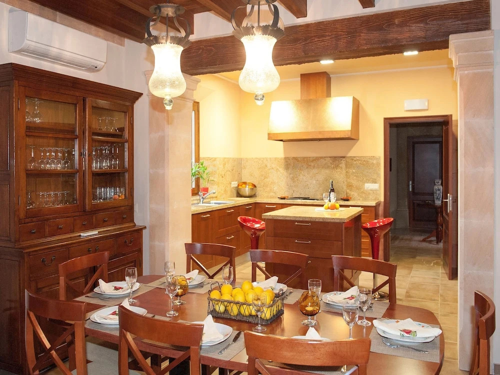 Can Corem de Son Moix - Luxurious 6-bedroom villa just 10 minutes from the beach