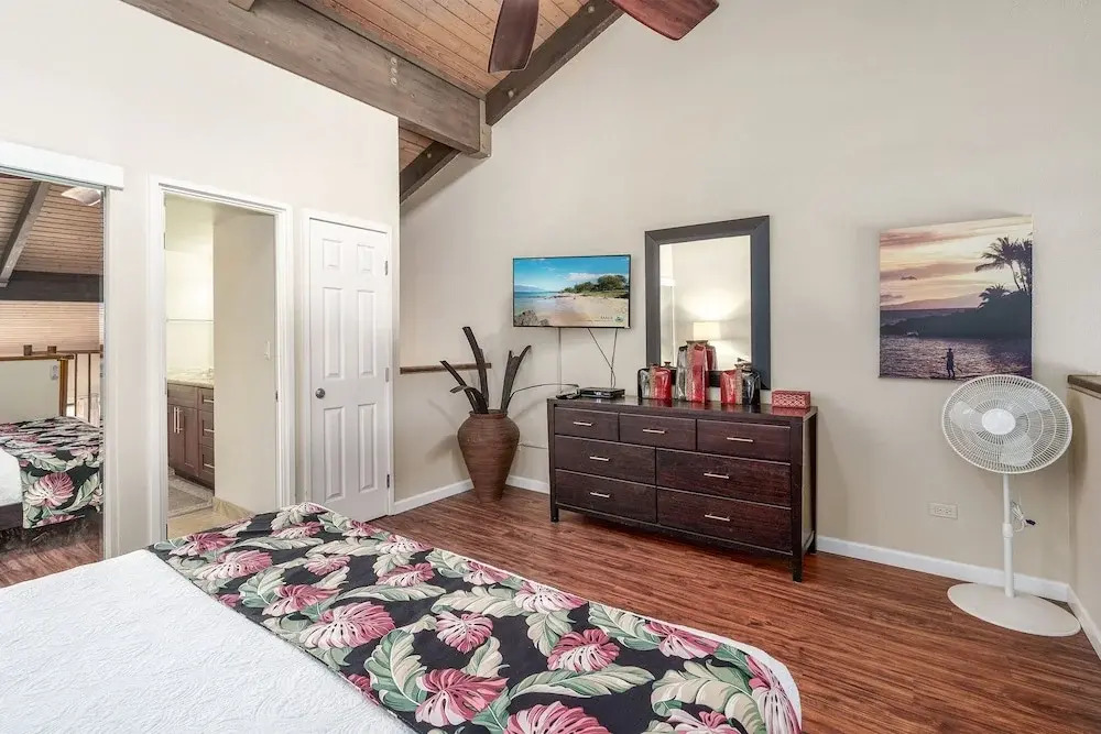 Kamaole Sands 2-406 - Luxurious Renovation - Penthouse Ocean Views - Split AC