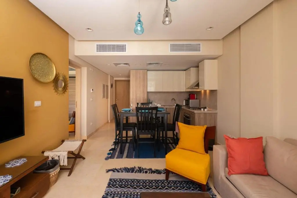 Jazzy 1BDR w Outdoor Pool View Terrace Free Pool & Beach Access