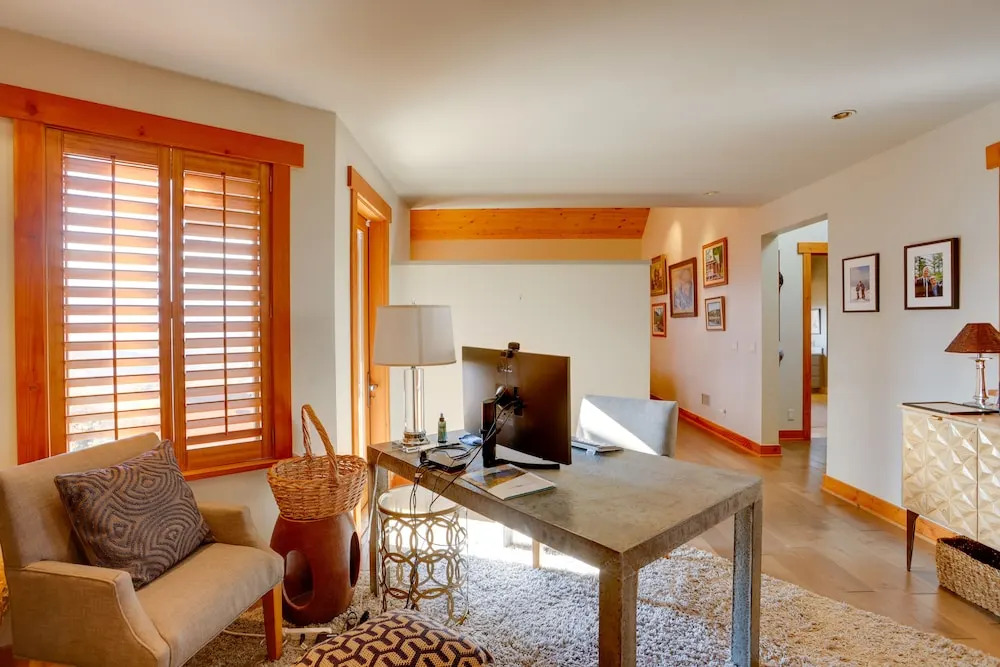 Telluride Mountain Chalet w/ Gym, Hot Tub & Views!