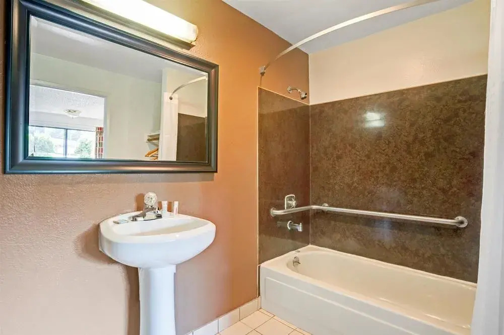 Travelodge by Wyndham Sea-Tac Airport North