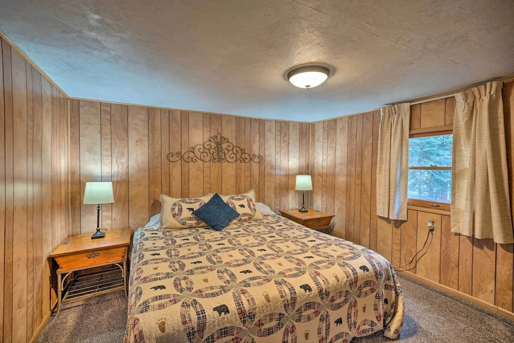 2 Cozy Island Park Cabins w/ Near the Lake!