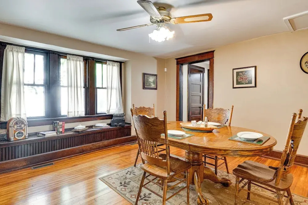 3 Mi to Dtwn Indy: 20th-century Apt w/ Fenced Yard