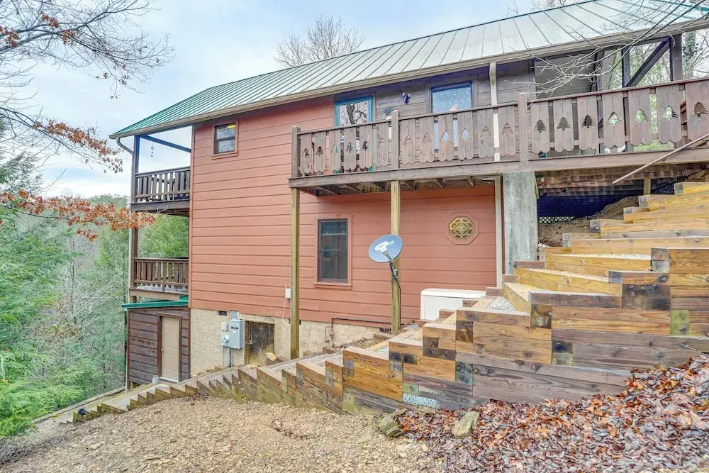 2-tier Deck & Hot Tub: Quiet Sevierville Cabin