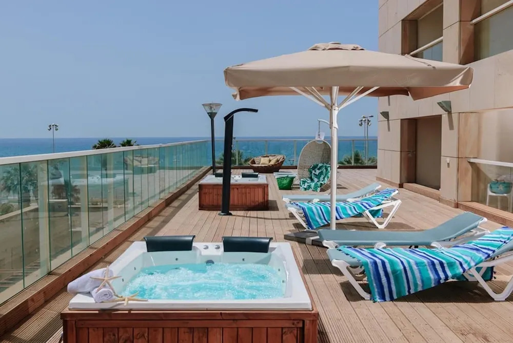 Arena Hotel by the Beach