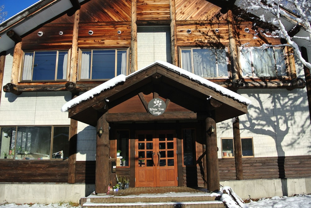 White Tree Lodge Madarao Tangram