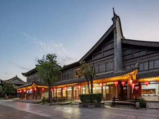 The Courtyard of Family Hua