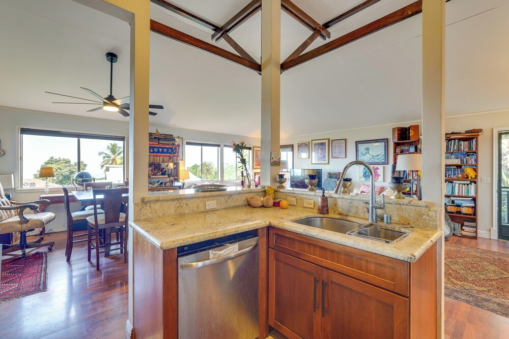 Lush Outdoor Space & Epic Views! Kailua-kona Home