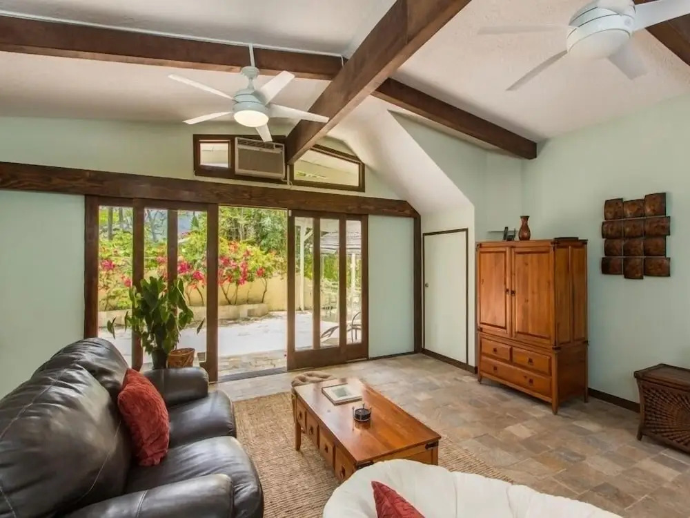 Helen's Beach House 6 Bedroom Home by RedAwning