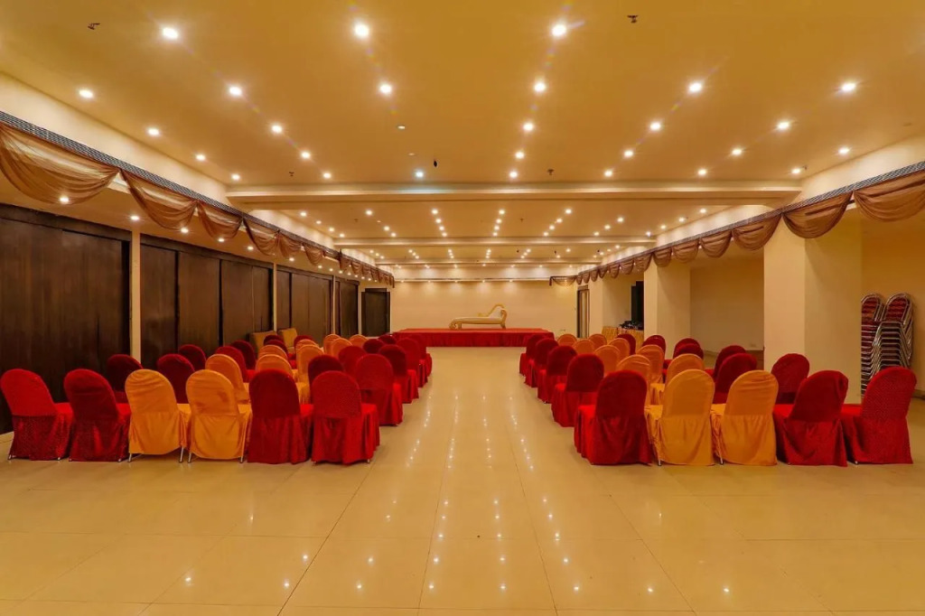 FabHotel Silver Grand By Shelter