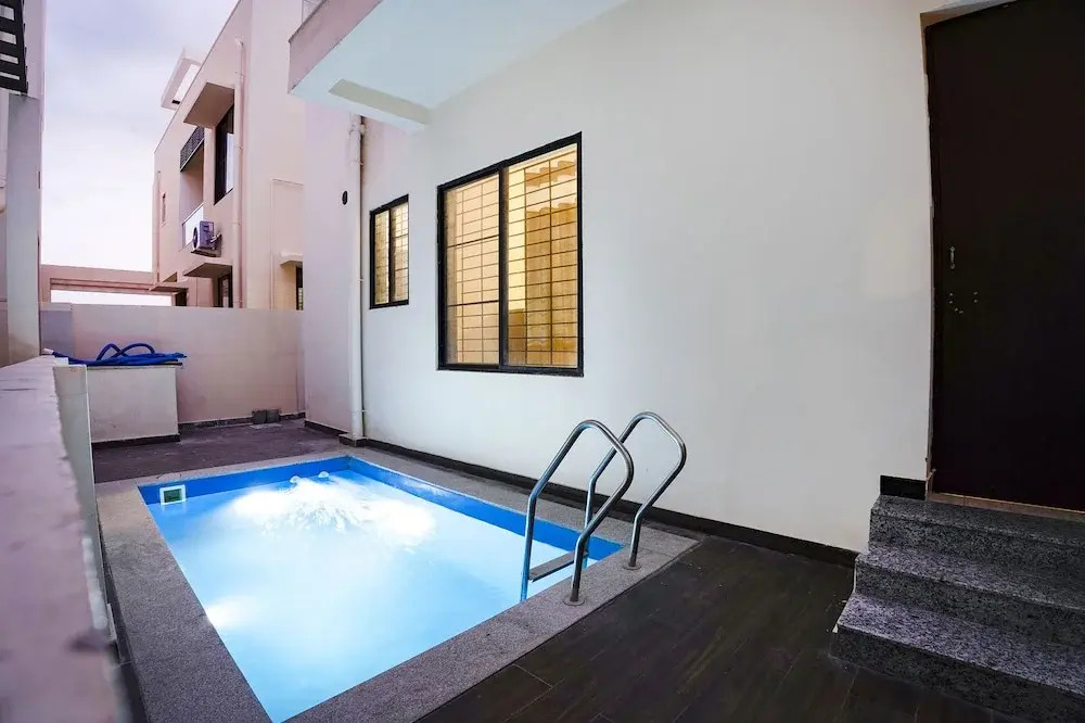 Fabhotel Continental Lebe Inn