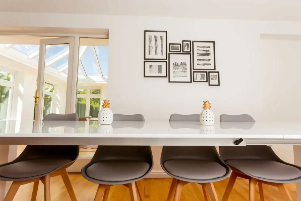 The Queen Edith Place - Lovely 6BDR Home in Secluded Neighbourhood