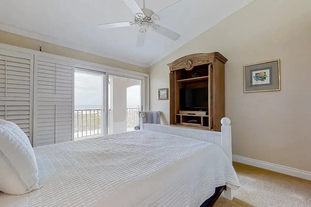 Oceanfront, Gated Community Townhome With Private W/d, Beach & Pool Access
