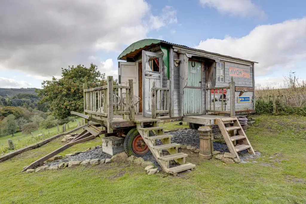 Glamping Wagon - 1 x Double Bed, 2 x Single Bed